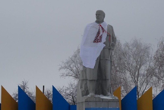 Ленін на площі Лисичанська