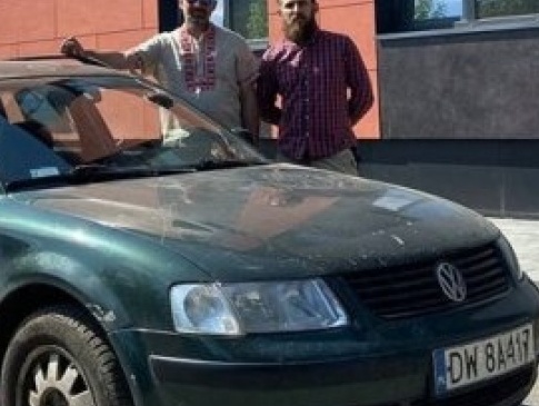 Поляк приїхав до Луцька, щоб передати авто для військових