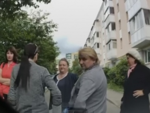 У Луцьку люди не дають перетворити свій двір на автобан (відео)