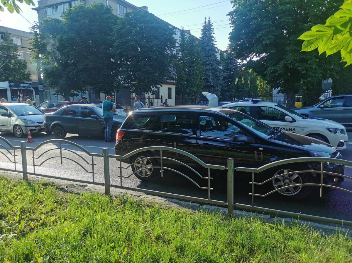 У Луцьку аварія за участю трьох авто (фото)