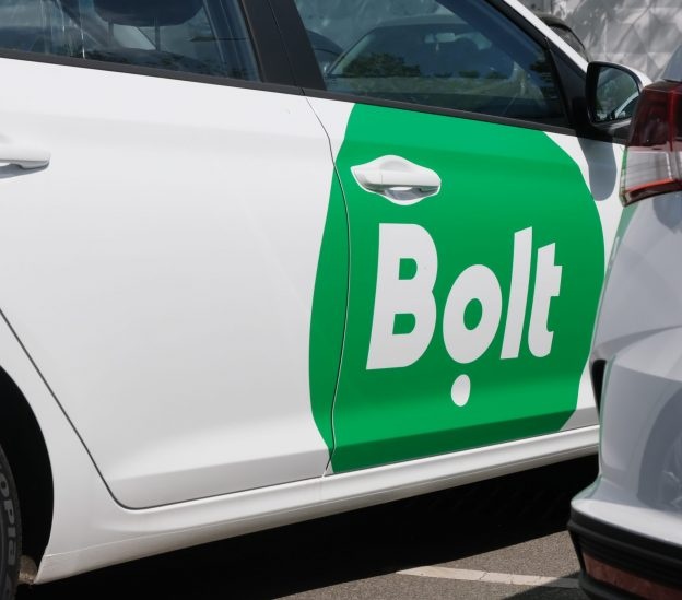 У Луцьку водій таксі Bolt видурював у клієнтів гроші