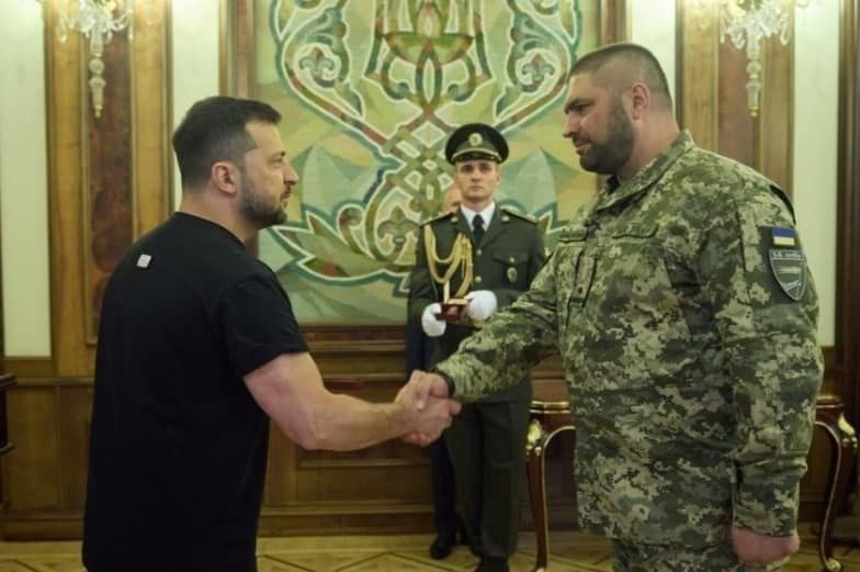 Зеленський нагородив військового з 14 бригади орденом