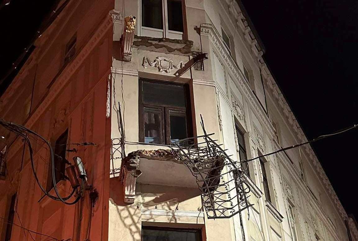 У Львові обвалився балкон разом з людиною