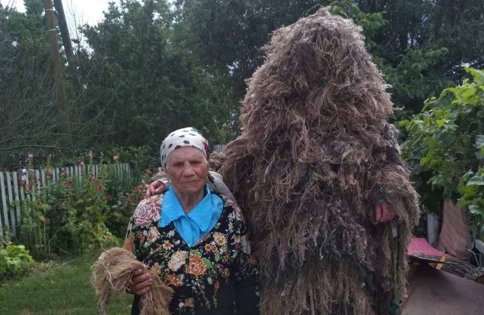 103-річна волонтерка із Житомирщини плете кікімори на фронт