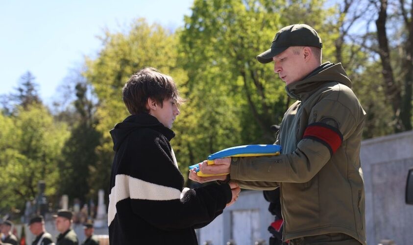 У Львові діти, батьки яких загинули на війні, отримуватимуть 50 тисяч гривень