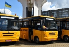 Три новенькі автобуси – для навчальних закладів Волинської області