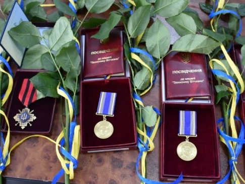 Міський голова Луцька вручив державні нагороди рідним загиблих Героїв
