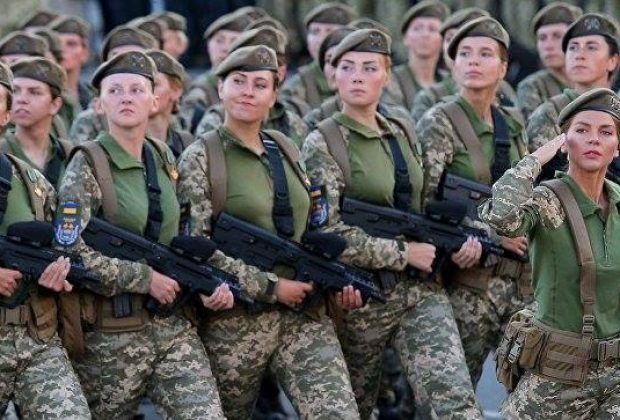 Від 1 жовтня жінки в Україні мають ставати на військовий облік: кого це стосується