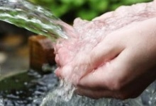 Чому артезіанська вода корисна та популярна: основні характеристики артезіанської води