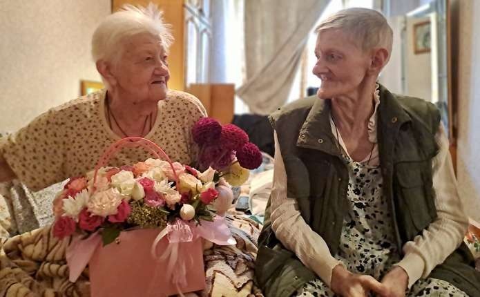 Сестри-пенсіонерки, які не можуть ходити, побачилися через сім років