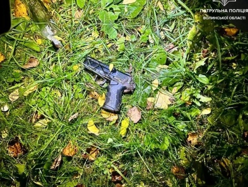 У Луцьку неповнолітній хлопець стріляв з пістолета: подробиці