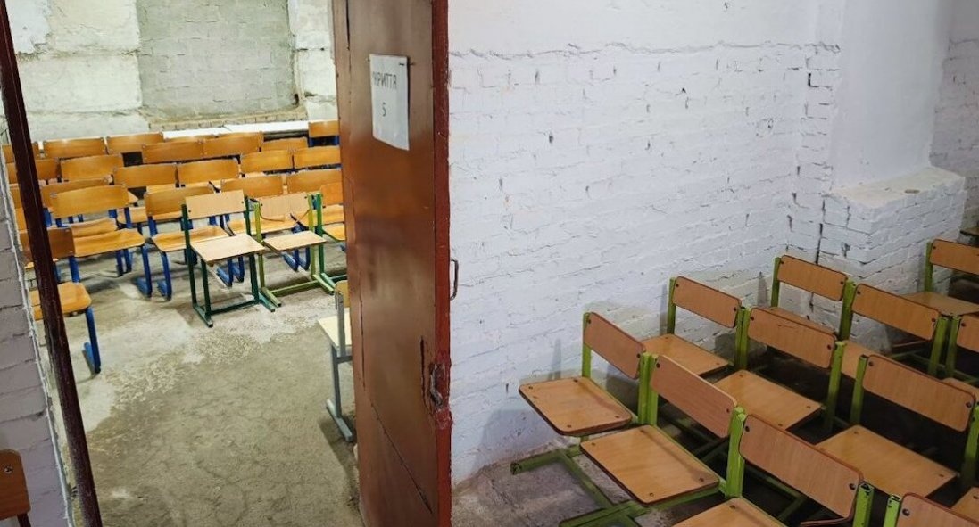 «Рівень води сягав 4 сантиметри»: у Луцьку учні однієї зі шкіл сиділи у підтопленому укритті