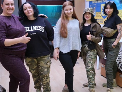 Жінки з Краматорська допомагають українським воїнам