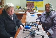 На Франківщині дві пенсіонерки відкладали гроші з пенсії і купили дрони для ЗСУ