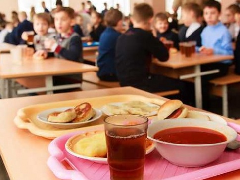 Як харчуватимуть школярів в Україні: реформи від МОН