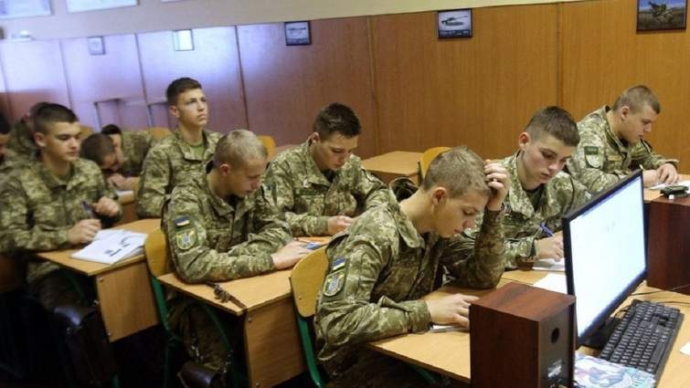 Із 2024 року в усіх ВНЗ України планують створити військові кафедри