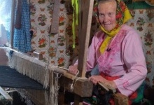 На Волині десятки жінок досі тчуть килими: історії майстринь