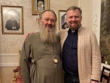 Священник з Волині Віктор Мартиненко пояснив, для чого зустрічався з Пашою «Мерседесом»