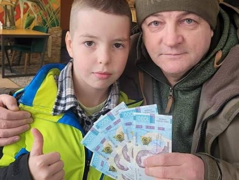 У Луцьку школяр передав кошти, подаровані на день народження, на потреби ЗСУ