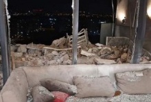 У Києві уламки збитого російського дрону впали на житловий будинок