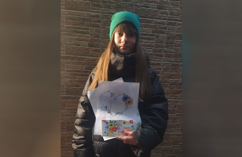 На Волині шестикласниця передала волонтерам гроші, які їй подарували на день народження