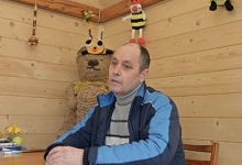 На Івано-Франківщині чоловік зцілює людей отрутою бджіл