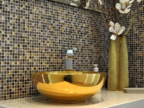 Переваги використання мозаїки для оздоблення стін ванної кімнати