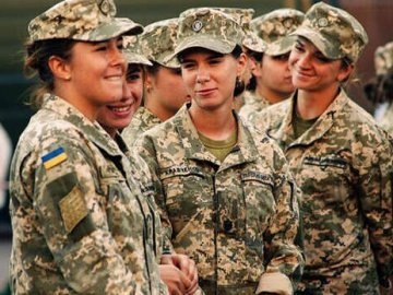 Як призиватимуть жінок до війська: всі подробиці нового законопроєкту