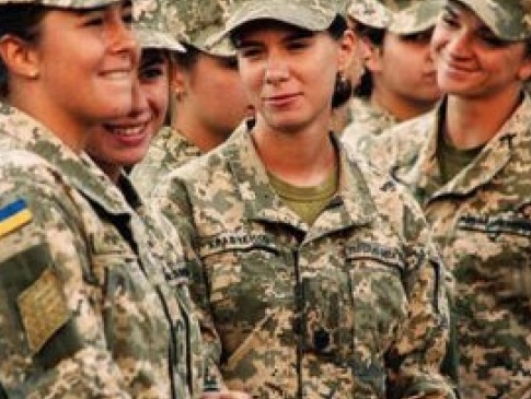 Як призиватимуть жінок до війська: всі подробиці нового законопроєкту