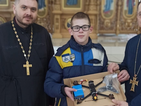 На Волині семикласник за допомогою священників купив FPV-дрон для ЗСУ