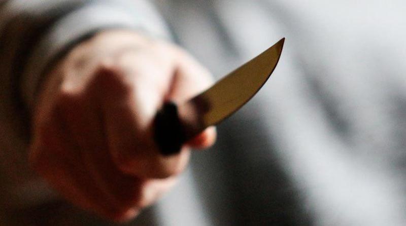 На Хмельниччині нелюд вдарив матір ножем 17 разів