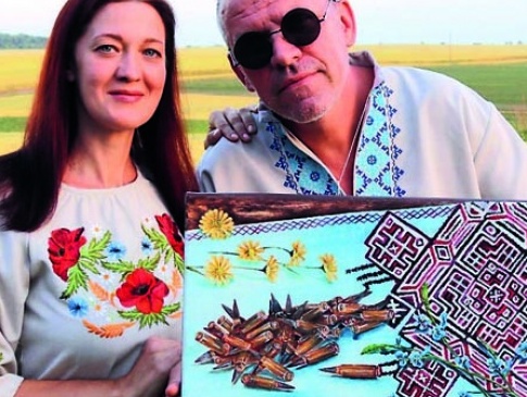 Незрячий художник вивіз на Волинь з Донбасу найдорожче: дружину, її батьків та картини
