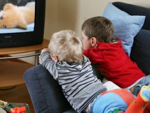Скільки часу дітям дозволено дивитися телевізор і комп’ютер?