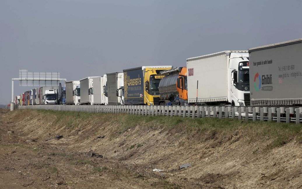 Польські фермери заблокували шостий пункт пропуску на кордоні з Україною: подробиці
