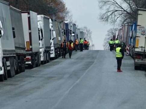 Поляки уже блокують потяги, автобуси та воєнні вантажі для ЗСУ: що відбувається на кордоні