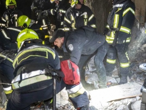 Жахлива ніч в Одесі: рятувальна операція триває безперервно, вже двоє загиблих