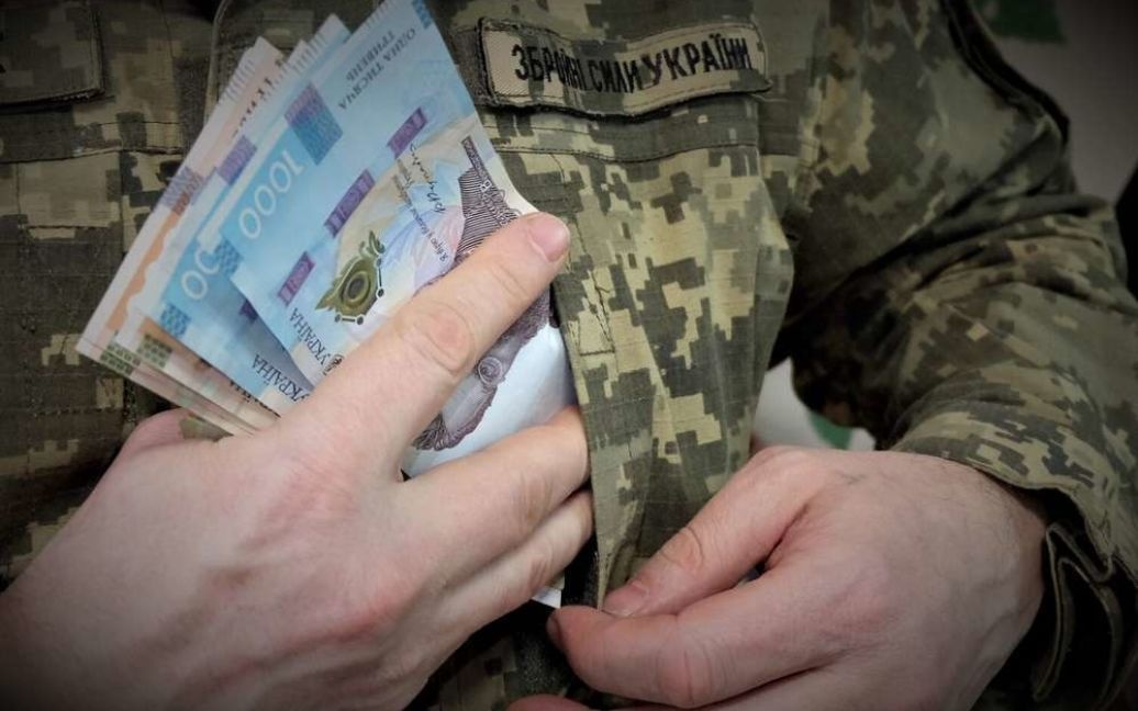 В Україні пропонують у два рази підняти зарплату військовослужбовцям: хто може отримати виплати