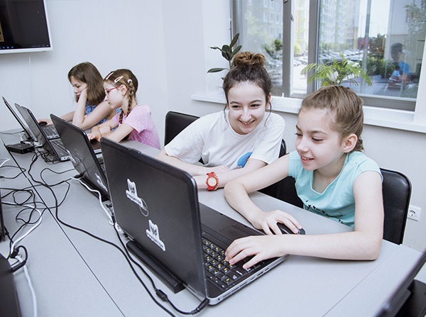 Для українських підлітків запустили безплатний ІТ-курс для побудови сайтів