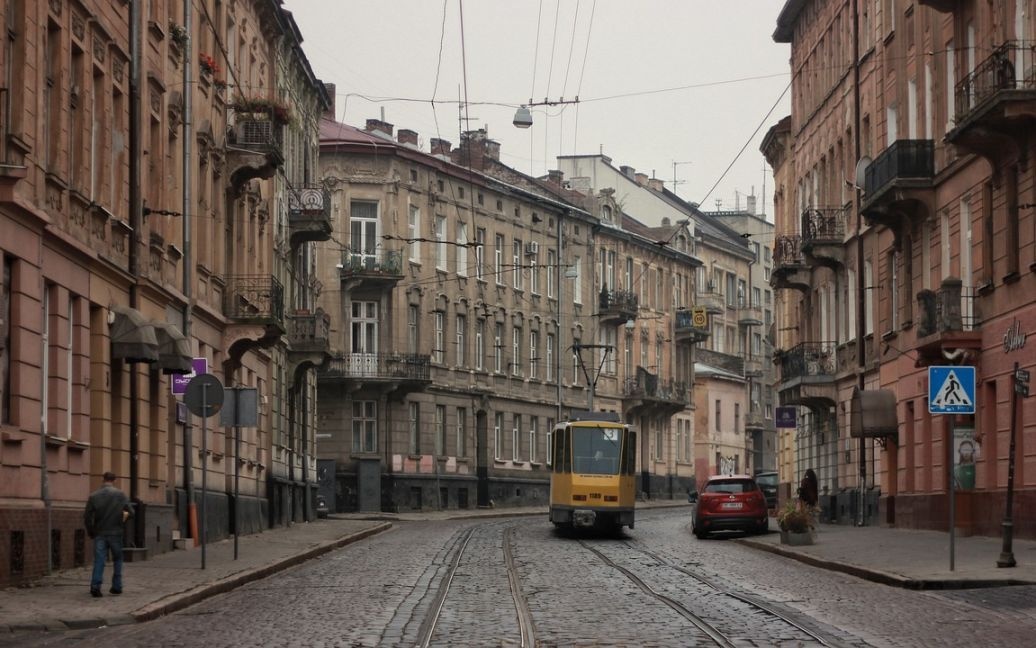 У Львові пара посеред вулиці зайнялась сексом