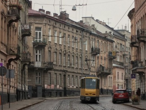 У Львові пара посеред вулиці зайнялась сексом