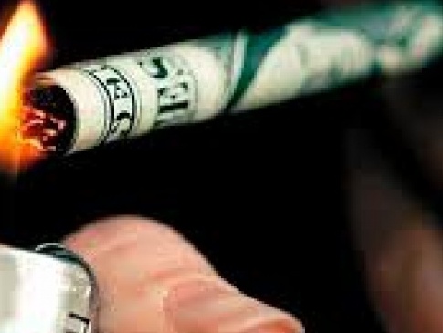 В Україні знову здорожчають сигарети: скільки коштуватиме пачка