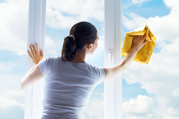 Впустіть в дім щастя та багатство: найкращий день для миття вікон перед Великоднем